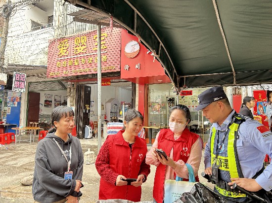 爱店镇开展“便捷医保惠民生，医保服务进边关”活动
